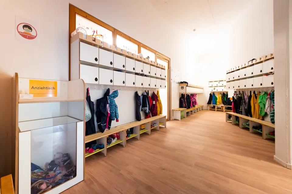 Vestibule with cloakroom and changing table Vestibule with cloakroom and changing table
